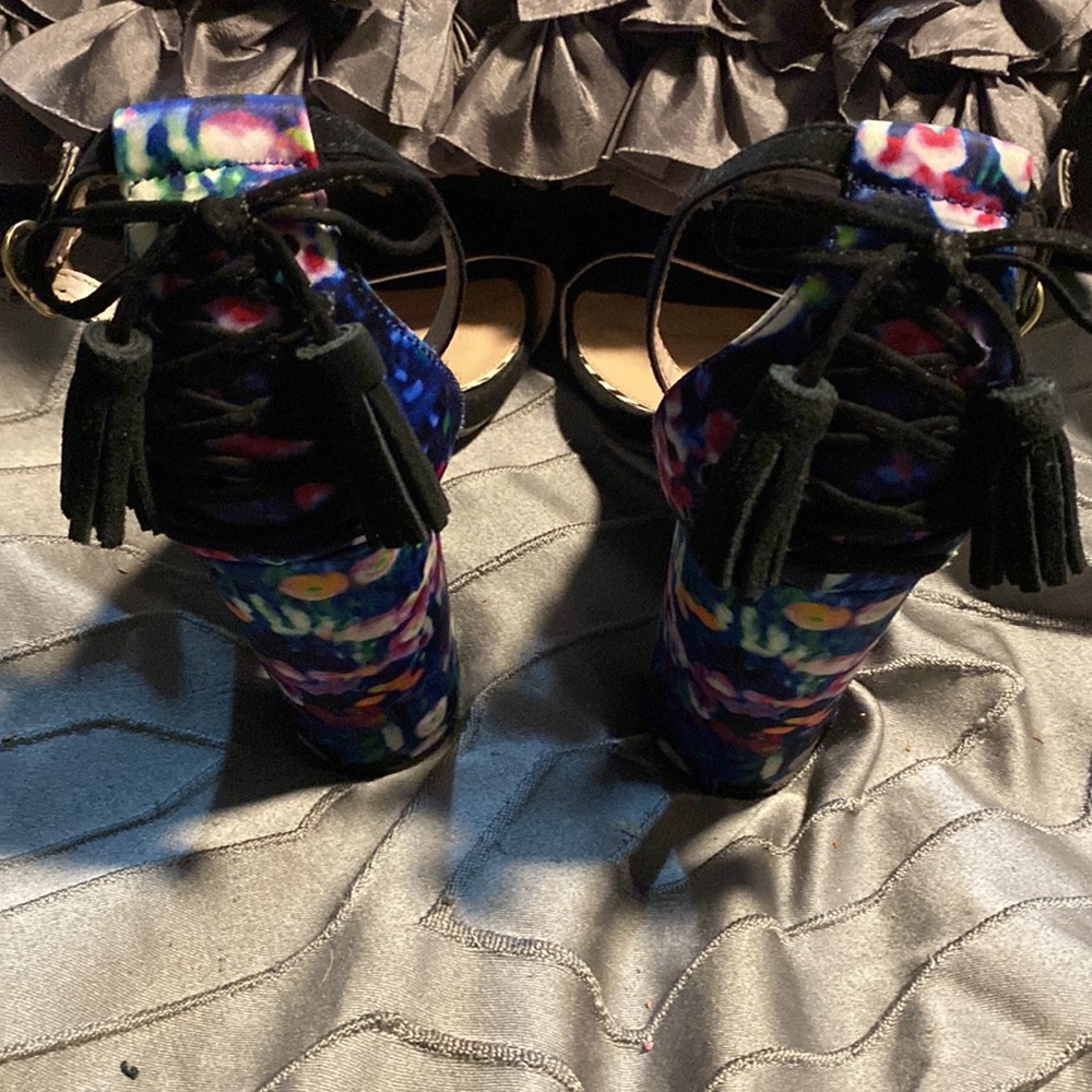 Betsey Johnson Rako - Picture 8 of 11